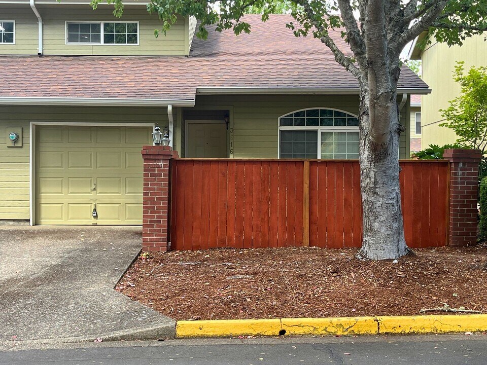 3616 Westleigh St in Eugene, OR - Foto de edificio