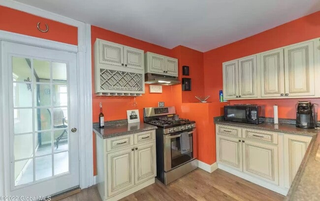 562 5th Ave in Troy, NY - Building Photo - Building Photo