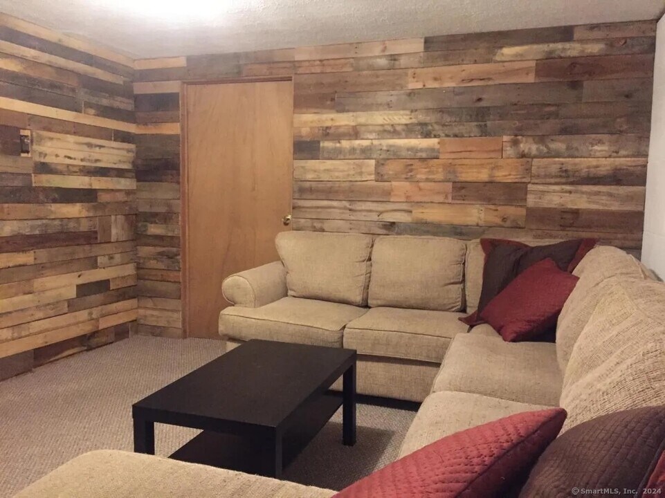 26 Couch St in Norwalk, CT - Building Photo