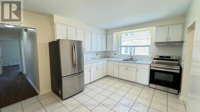 242 Wilmington Ave in Toronto, ON - Building Photo - Building Photo