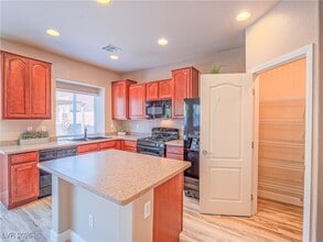 7017 Whipple Manor St in Las Vegas, NV - Building Photo - Building Photo