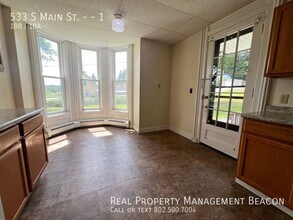 533 S Main St in Hartford, VT - Building Photo - Building Photo