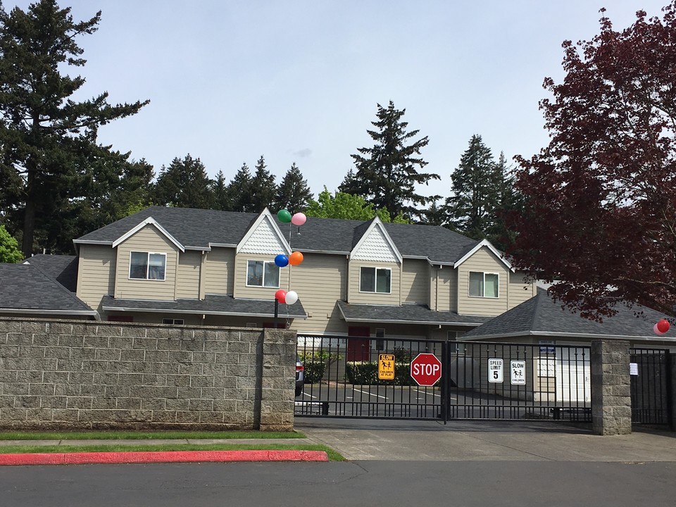 Serengeti Court Apartments in Portland, OR - Foto de edificio