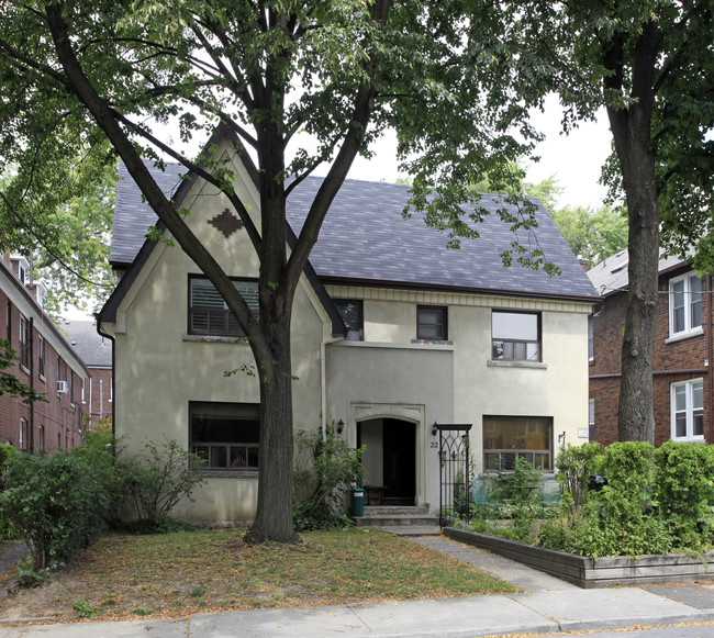 22 Castle View Ave in Toronto, ON - Building Photo - Primary Photo