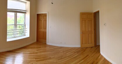 1100 W Taylor St in Chicago, IL - Building Photo - Building Photo