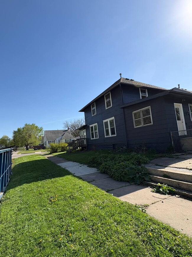 202 Summit Ave in Waterloo, IA - Building Photo - Building Photo