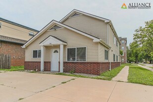 928 Moro St in Manhattan, KS - Building Photo