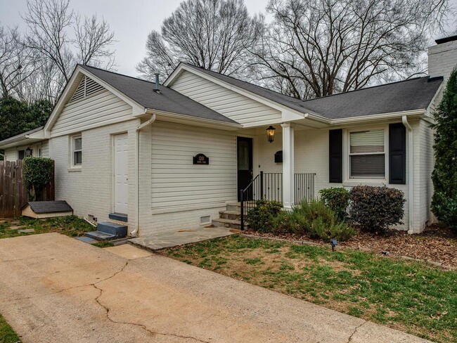 1201 Seneca Pl in Charlotte, NC - Foto de edificio - Building Photo