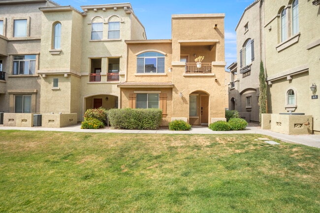 16825 N 14th St in Phoenix, AZ - Foto de edificio - Building Photo