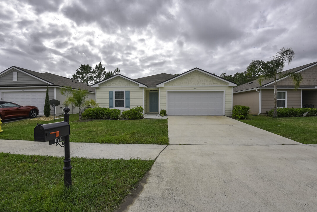 674 Grand Reserve Dr in Bunnell, FL - Building Photo