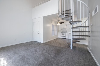 Cambridge Village Apartments in Tucson, AZ - Foto de edificio - Interior Photo