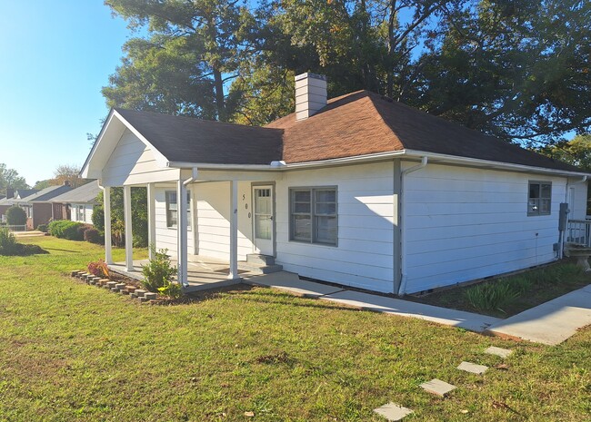 500 Whitehall Rd in Anderson, SC - Foto de edificio - Building Photo