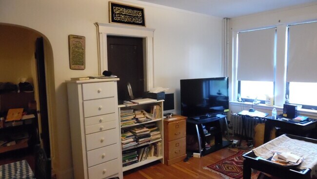 347 Pleasant St, Unit C1-11 in Malden, MA - Building Photo - Building Photo