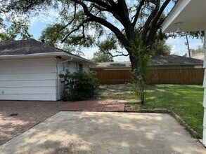 1826 Chimney Rock Rd in Houston, TX - Building Photo - Building Photo