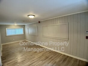 325 Buy St in Tonganoxie, KS - Building Photo - Building Photo