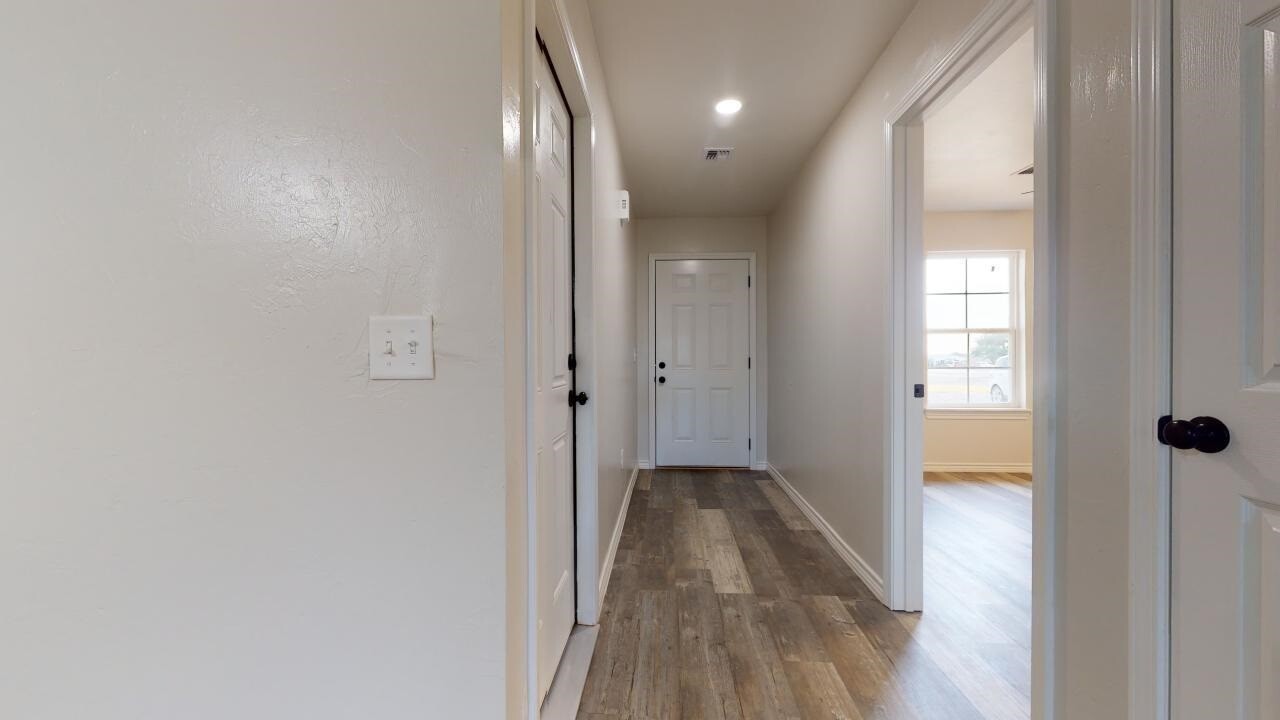415 James St in Sterling, OK - Building Photo
