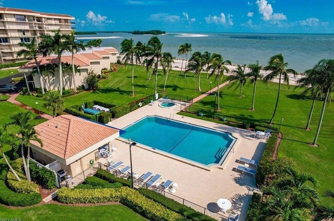 1080 S Collier Blvd in Marco Island, FL - Foto de edificio - Building Photo
