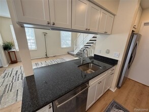 1437 Mariner Dr in Walled Lake, MI - Building Photo - Building Photo