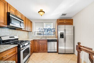 9 Thompson St-Unit -2 in West Long Branch, NJ - Building Photo - Building Photo