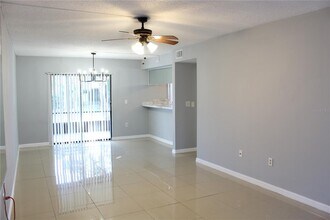 9209 Seminole Blvd in Seminole, FL - Building Photo - Building Photo