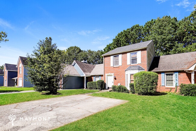 8035 Woodlake Dr in Riverdale, GA - Building Photo - Building Photo