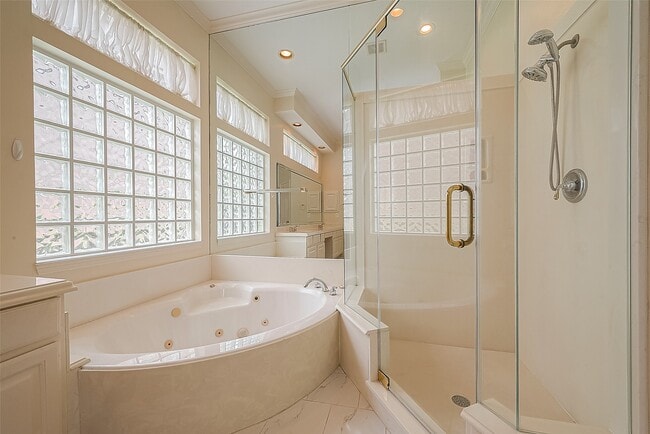 property at 1914 Rosebay Ct