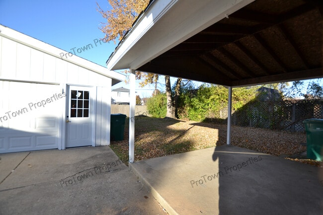 2205 Tamarack Dr in Joliet, IL - Foto de edificio - Building Photo
