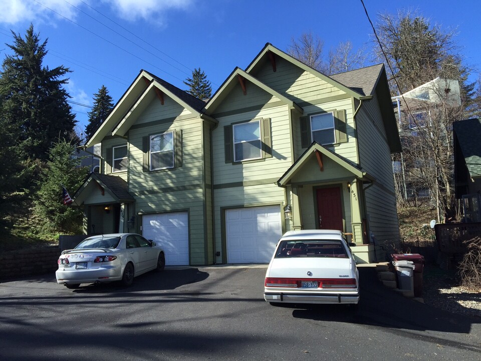 431 SE Spring St in Pullman, WA - Foto de edificio