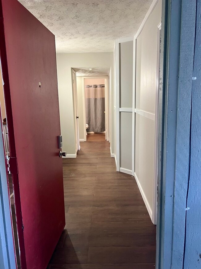 315 Bybee Branch Rd in McMinnville, TN - Foto de edificio - Building Photo