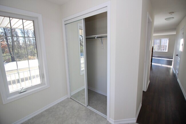7776 White Pine Cres in Niagara Falls, ON - Building Photo - Building Photo