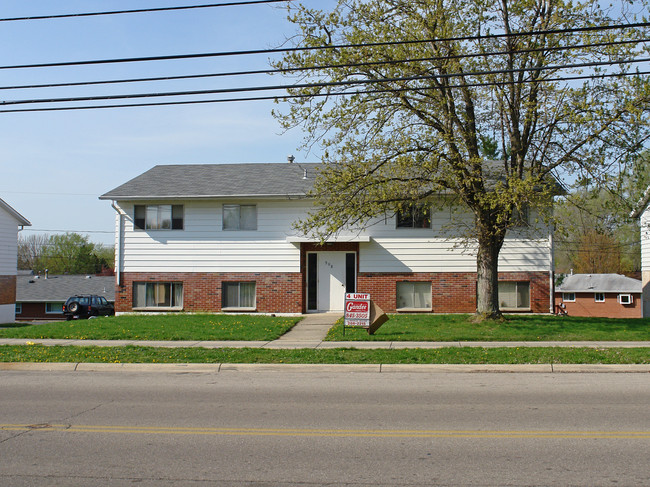 908 W Lake Ave in New Carlisle, OH - Building Photo - Building Photo