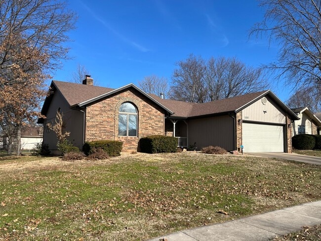 1543 W Whiteside St in Springfield, MO - Building Photo - Building Photo