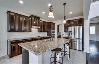 404 S Hill Dr in Waxahachie, TX - Building Photo - Building Photo