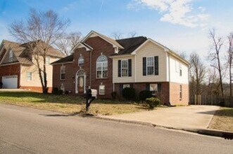 514 Winding Bluff Way in Clarksville, TN - Building Photo - Building Photo