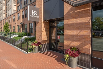 HQ Residences in Mount Prospect, IL - Building Photo - Building Photo