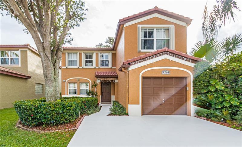 4264 NW 1st Dr in Deerfield Beach, FL - Building Photo