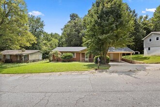 3065 Tara Woods Dr in Douglasville, GA - Building Photo - Building Photo