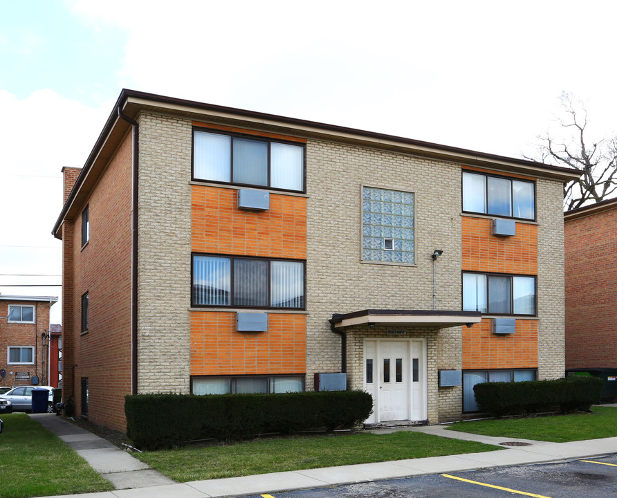 9583 Maple Dr in Des Plaines, IL - Building Photo