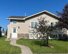 3 Bedroom 2 Bath Detached House in Olds, AB - Building Photo