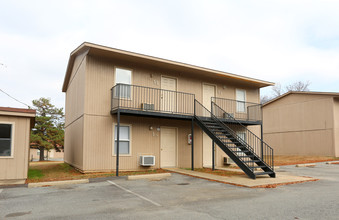 Cedarcreek Apartments in Conway, AR - Building Photo - Building Photo