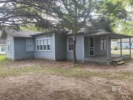503 S Cedar St in Foley, AL - Building Photo