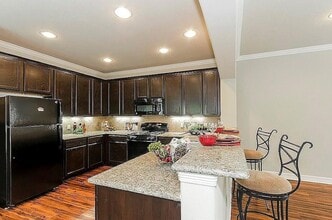 63 Woodland Hills Dr, Unit 1B in Conroe, TX - Building Photo - Building Photo