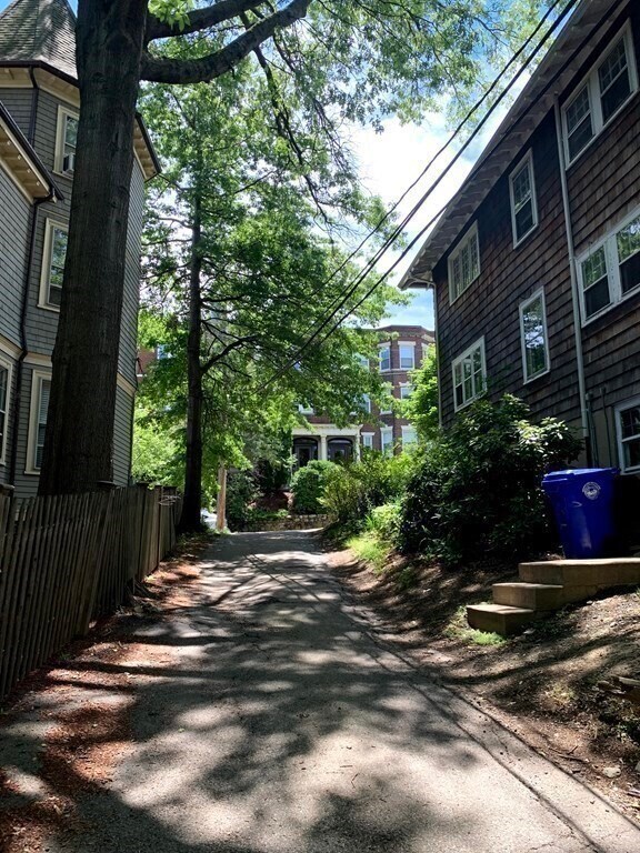 29 Addington Rd, Unit 2 in Brookline, MA - Building Photo - Building Photo