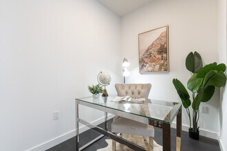 3 Concord Cityplace Wy in Toronto, ON - Building Photo - Building Photo