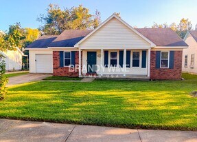 6895 Southknoll Ave in Millington, TN - Building Photo