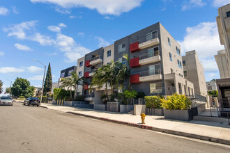 5026 Rosewood Ave in Los Angeles, CA - Building Photo - Building Photo