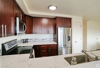 2465 Dexter Ave N in Seattle, WA - Building Photo - Building Photo