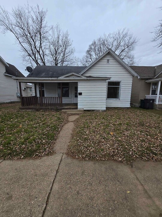 1712 Bellinger St in Eau Claire, WI - Foto de edificio