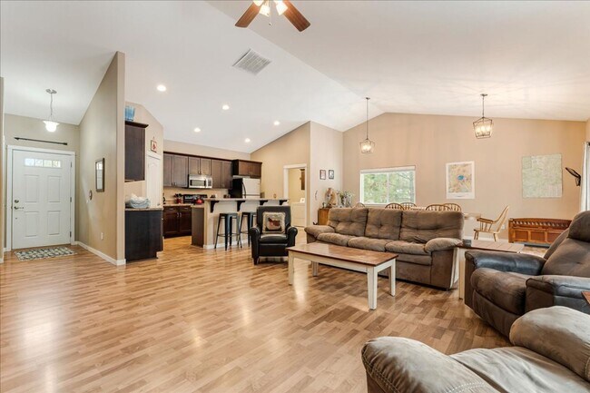 17329 Harlequin Dr in Bend, OR - Building Photo - Building Photo