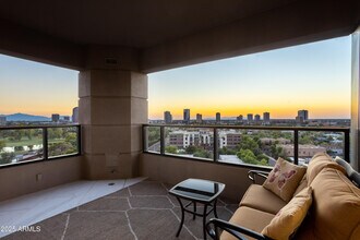 1040 E Osborn Rd in Phoenix, AZ - Building Photo - Building Photo